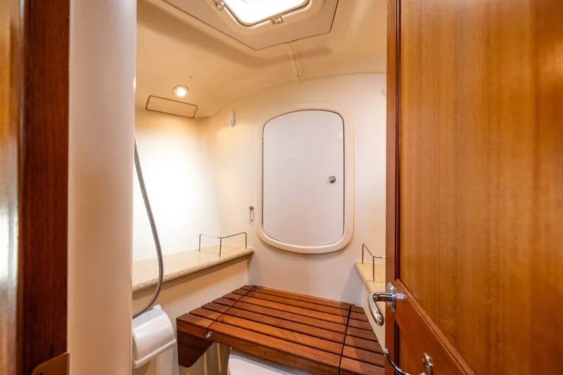 Slide: The Image of Hunter 41 Deck Salon 2007 - 5452503