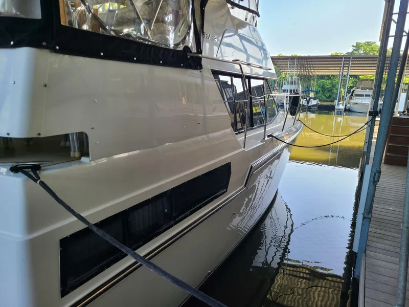 Slide: The Image of Carver 330 Aft Cabin 1991 - 5451889