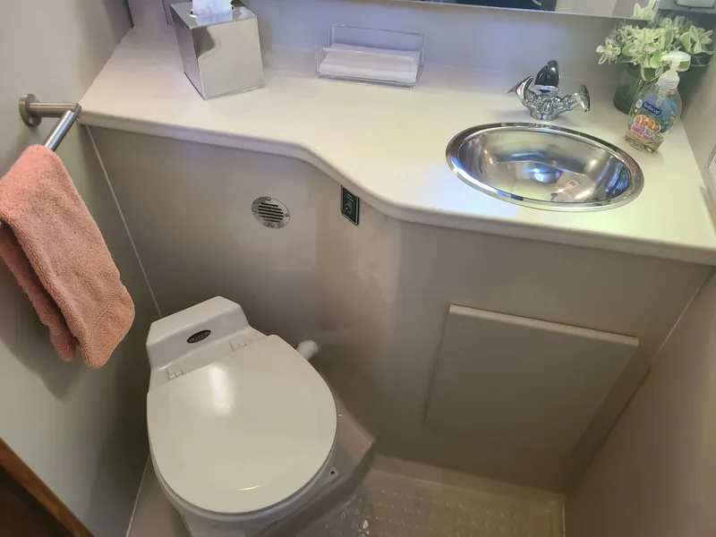 Slide: The Image of Carver 330 Aft Cabin 1991 - 5451915