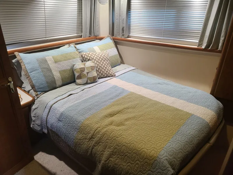 Slide: The Image of Carver 330 Aft Cabin 1991 - 5451919