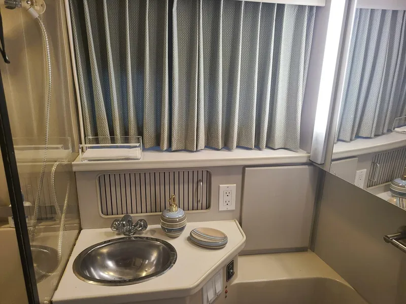 Slide: The Image of Carver 330 Aft Cabin 1991 - 5451921