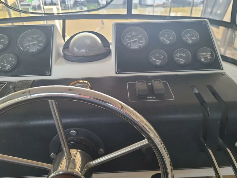 Slide: The Image of Carver 330 Aft Cabin 1991 - 5451894