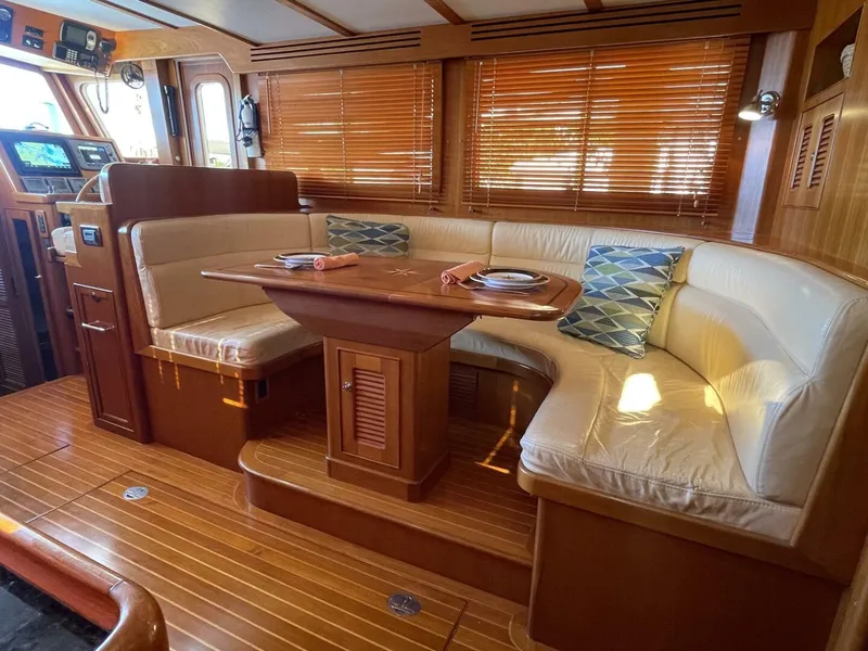 Slide: The Image of U-Shaped Dinette - 5502745