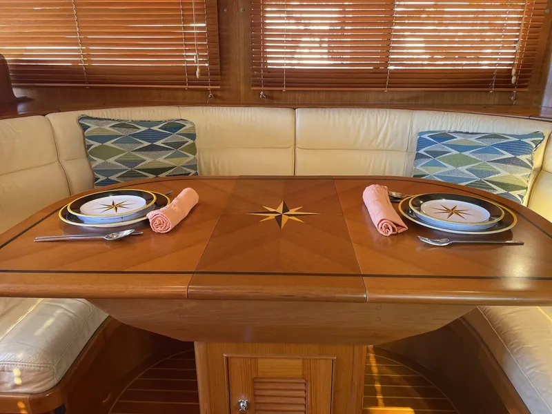 Slide: The Image of Dinette with leaf installed - 5502747