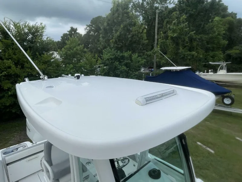 Slide: The Image of Everglades 235 Center Console 2023 - 5450902