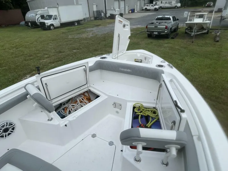 Slide: The Image of Everglades 235 Center Console 2023 - 5450903