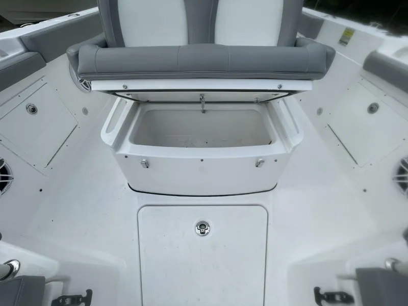 Slide: The Image of Everglades 235 Center Console 2023 - 5450905