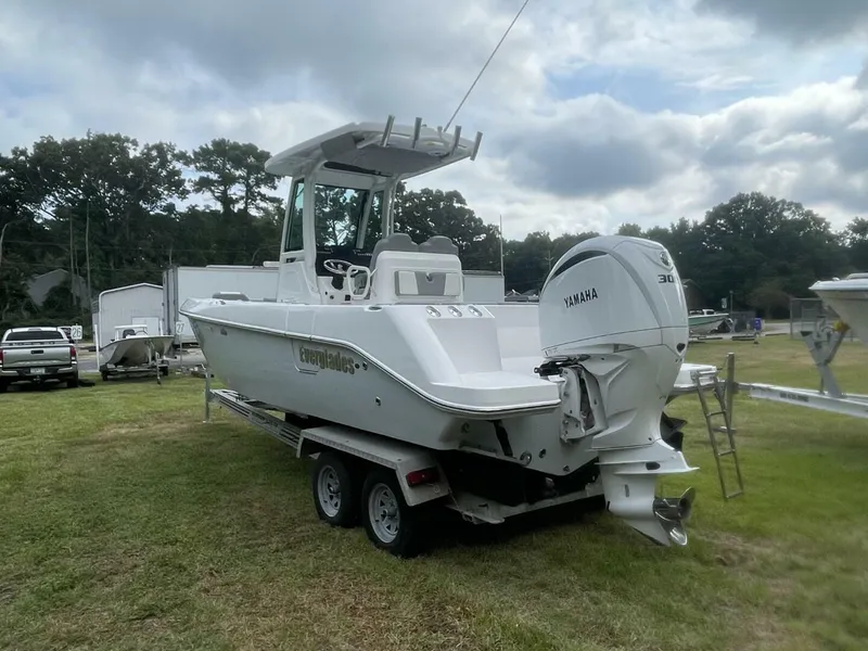 Slide: The Image of Everglades 235 Center Console 2023 - 5450898