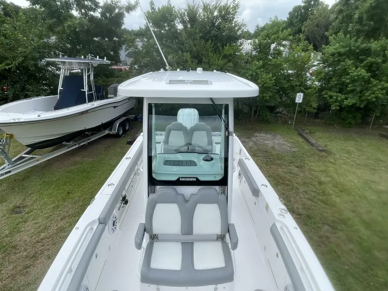 Slide: The Image of Everglades 235 Center Console 2023 - 5450901