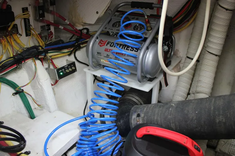 Slide: The Image of Cruisers Yachts 370 express 2005 - 5452807