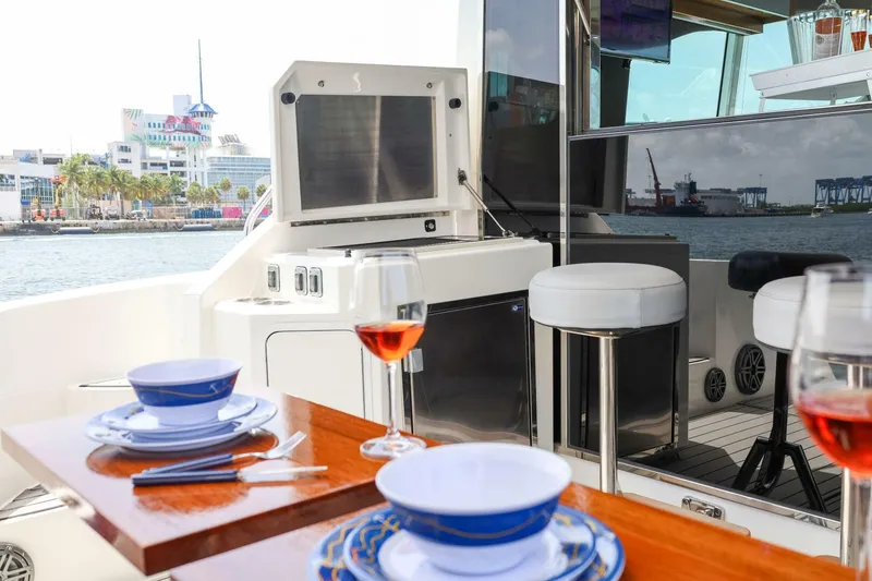 Slide: The Image of Cruisers Yachts 45 Cantius 2014 - 5453956