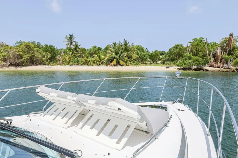 Slide: The Image of Cruisers Yachts 45 Cantius 2014 - 5453952