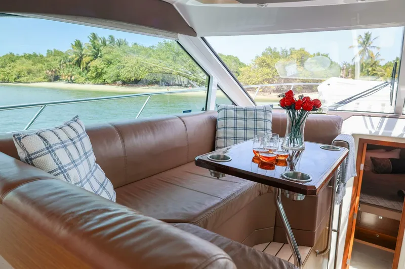 Slide: The Image of Cruisers Yachts 45 Cantius 2014 - 5453950