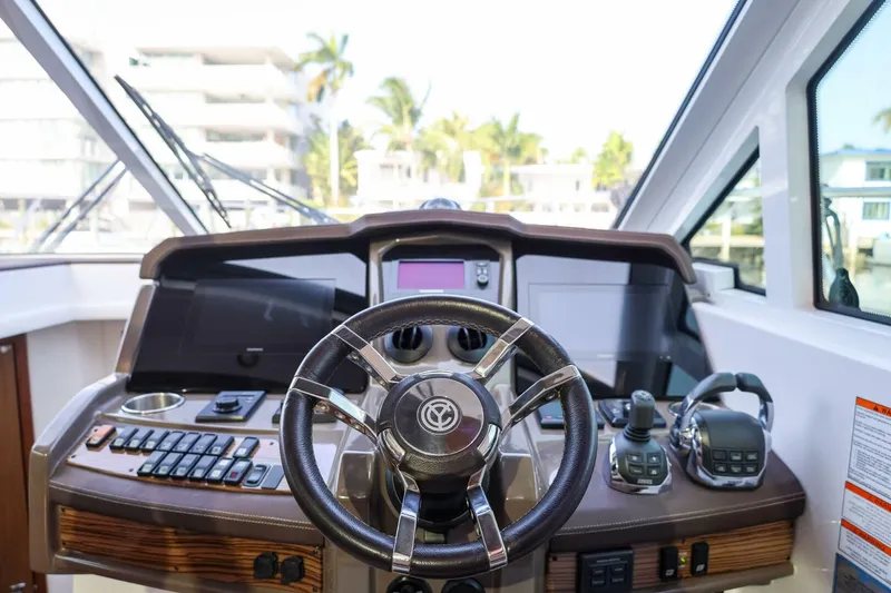 Slide: The Image of Cruisers Yachts 45 Cantius 2014 - 5453879