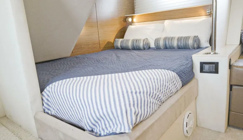 Slide: The Image of Cruisers Yachts 45 Cantius 2014 - 5454007