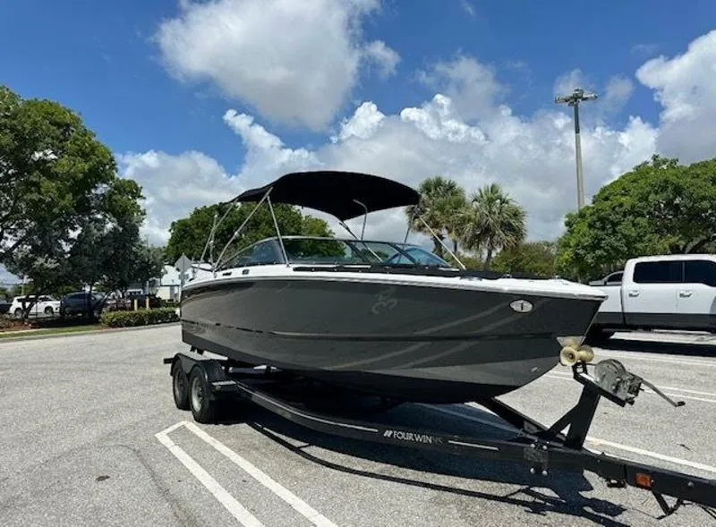 Slide: The Image of Four Winns 22 2021 - 5453859