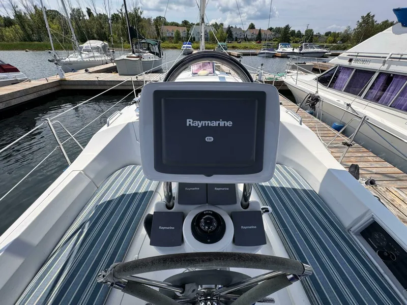 Slide: The Image of Hunter 33 2005 - 5471304