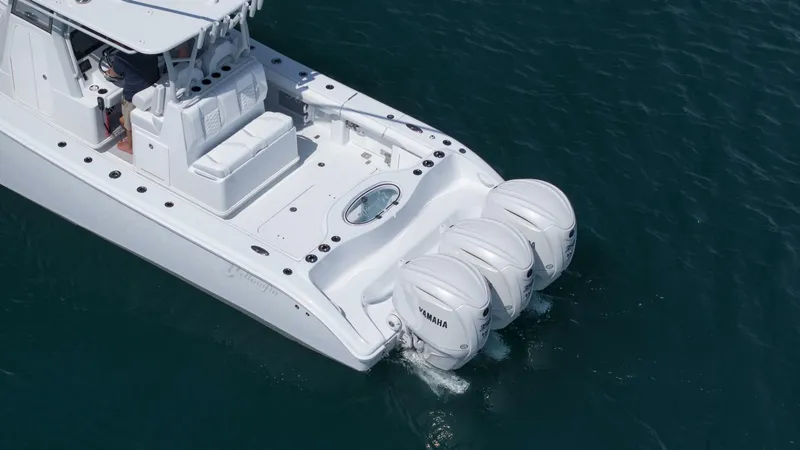 Slide: The Image of Yellowfin 36 Offshore 2026 - 5641246