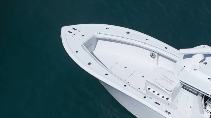 Slide: The Image of Yellowfin 36 Offshore 2026 - 5641248