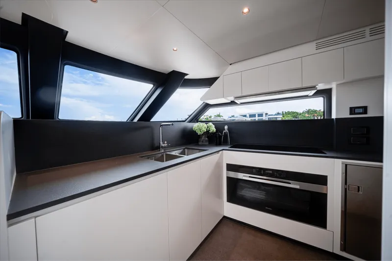 Slide: The Image of Azimut Magellano 25M 2026 - 5635004