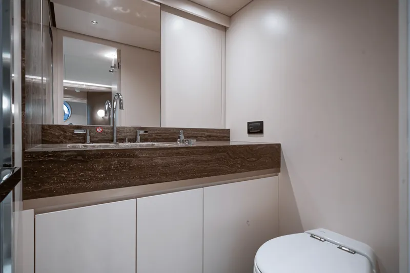 Slide: The Image of Azimut Magellano 25M 2026 - 5635025