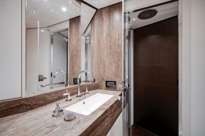Slide: The Image of Azimut Magellano 25M 2026 - 5635032
