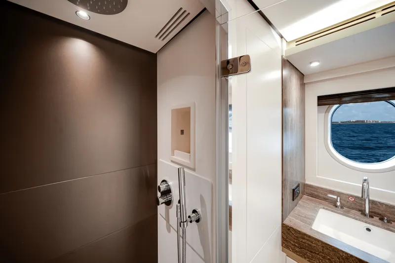 Slide: The Image of Azimut Magellano 25M 2026 - 5635038