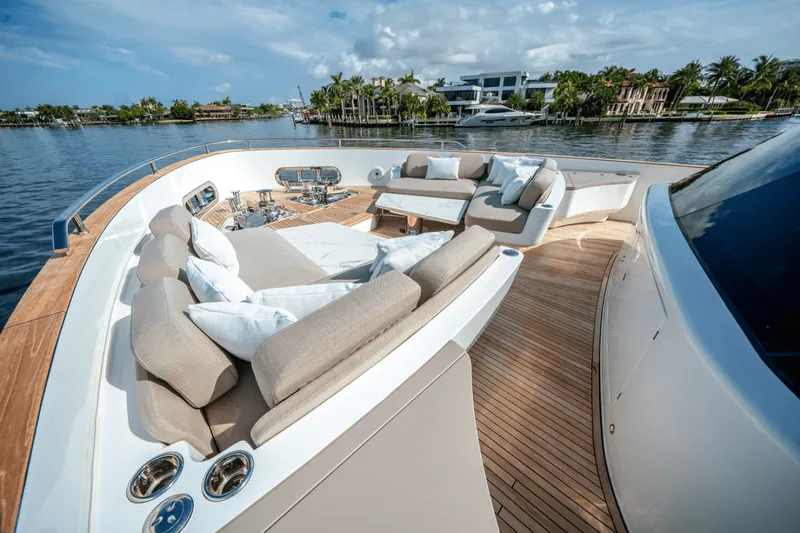 Slide: The Image of Azimut Magellano 25M 2026 - 5635041