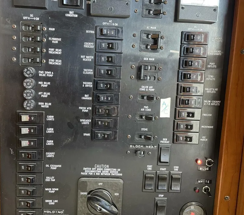 Slide: The Image of Ocean Yachts 44 Super Sport 1990 - 5455529