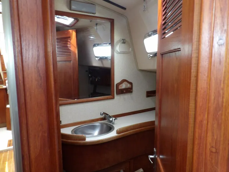 Slide: The Image of Island Packet 32 1990 - 5455896