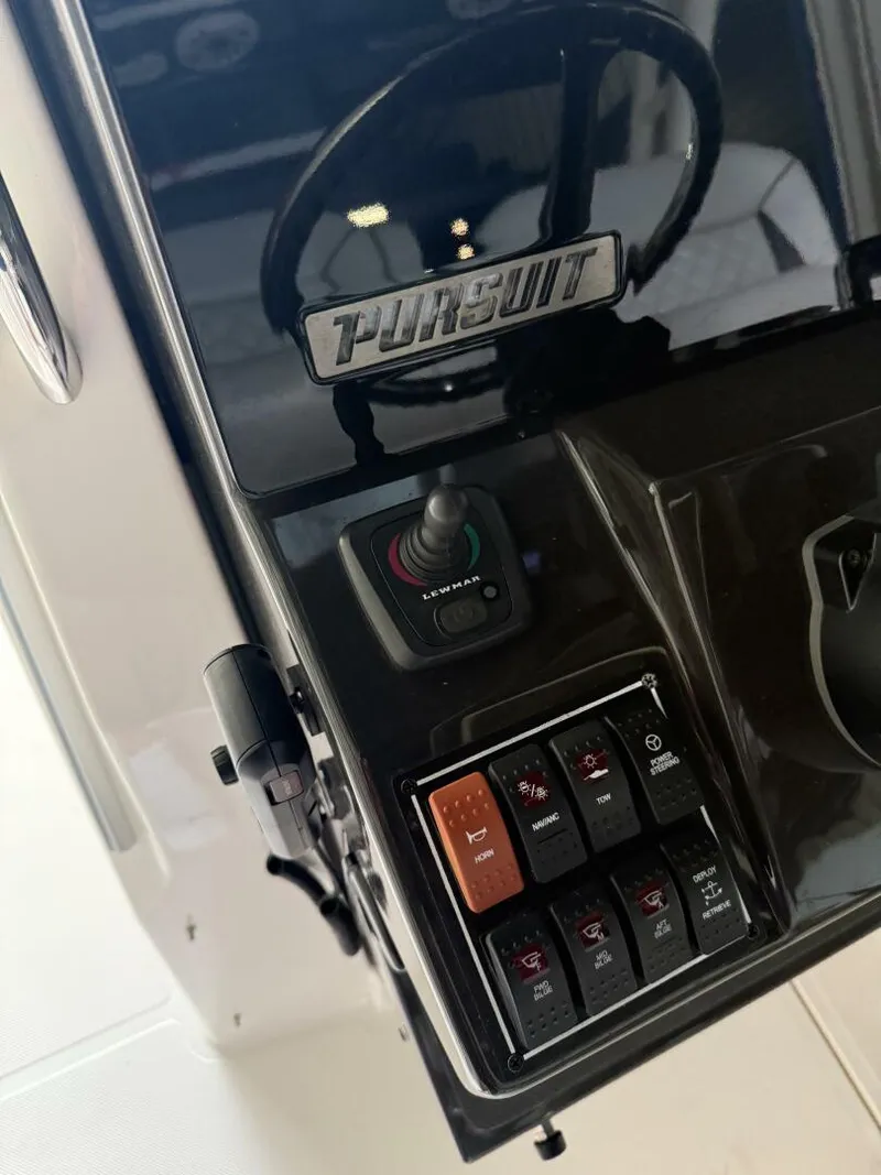 Slide: The Image of Pursuit 32 2022 - 5456335