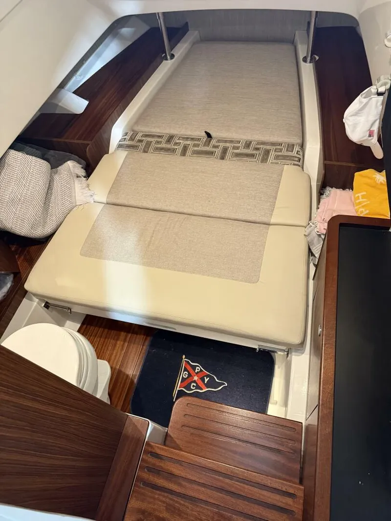 Slide: The Image of Pursuit 32 2022 - 5456332