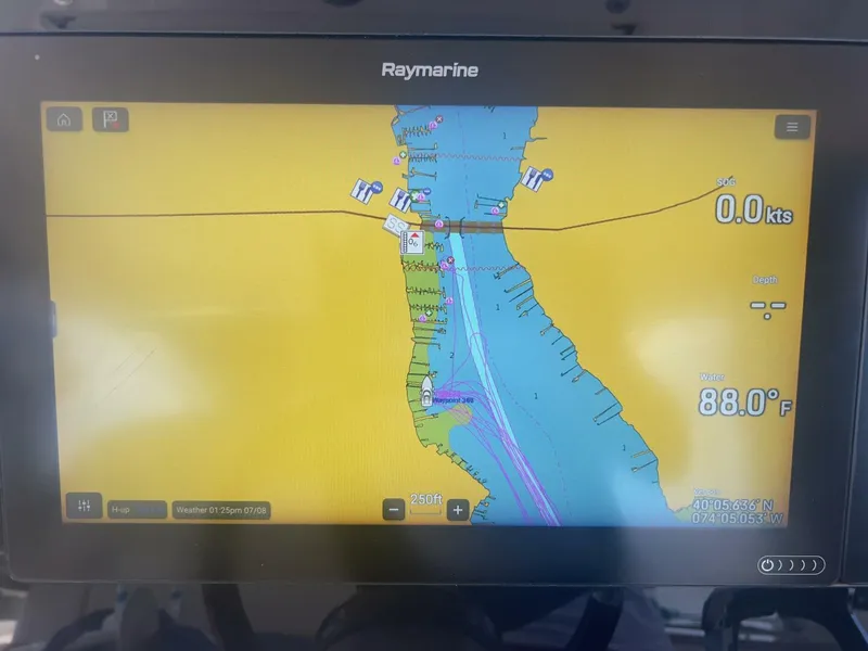 Slide: The Image of Boston Whaler Realm (SeaKeeper) 2021 - 5457881