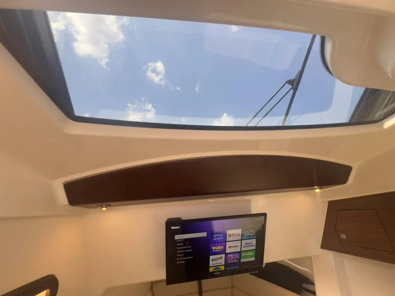 Slide: The Image of Boston Whaler Realm (SeaKeeper) 2021 - 5457893