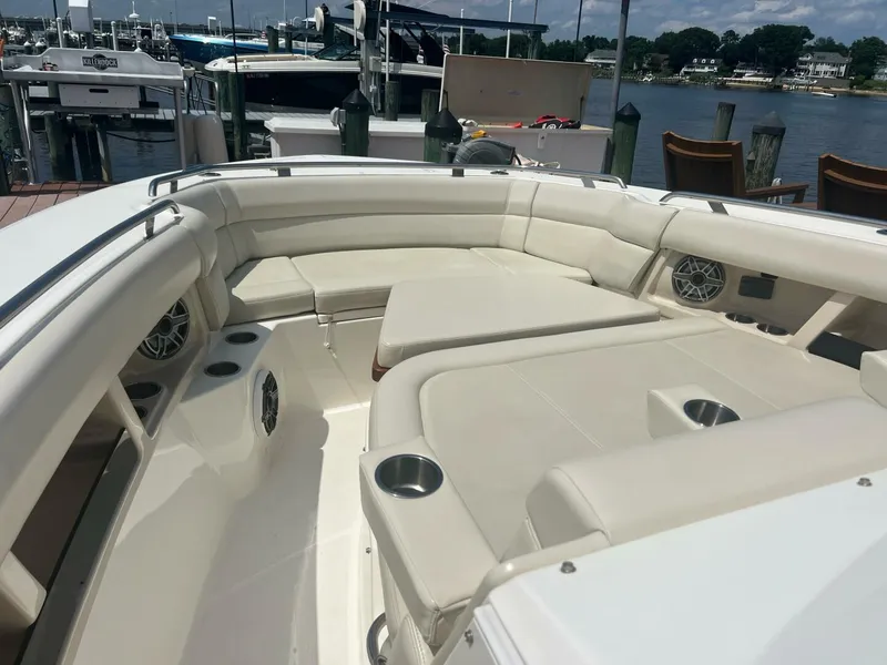 Slide: The Image of Boston Whaler Realm (SeaKeeper) 2021 - 5457997