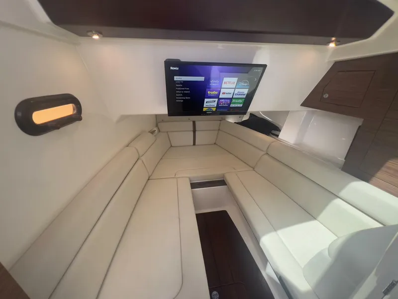 Slide: The Image of Boston Whaler Realm (SeaKeeper) 2021 - 5457894