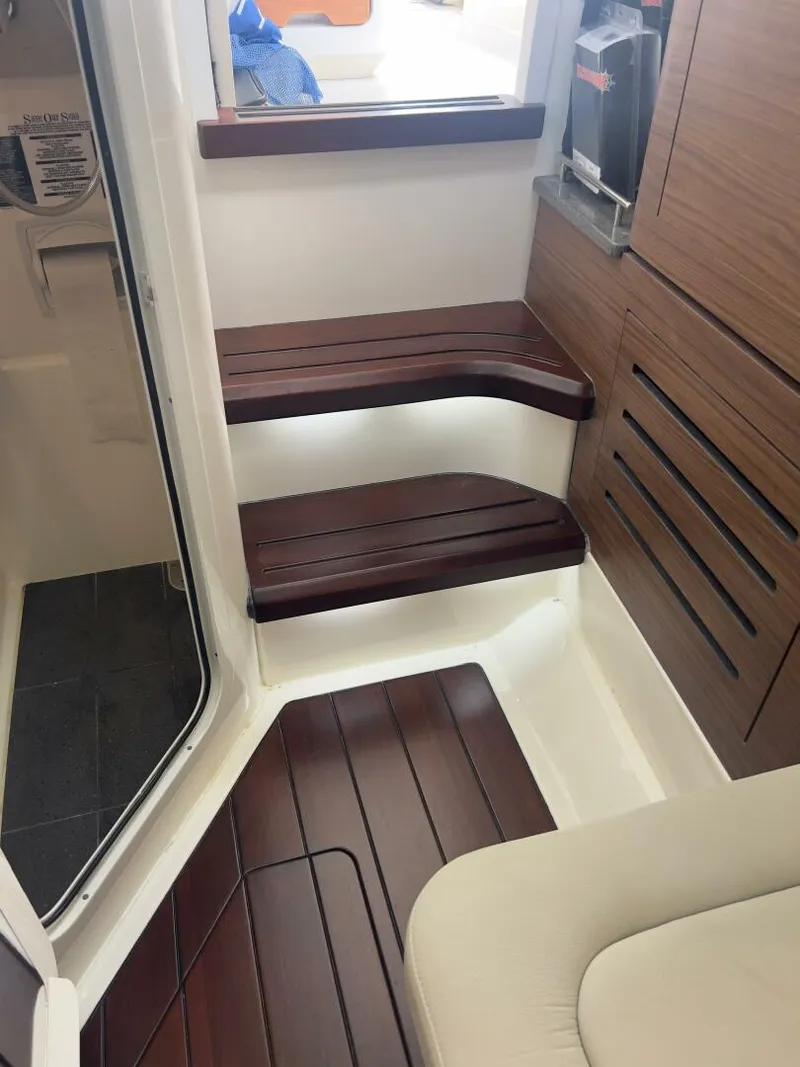 Slide: The Image of Boston Whaler Realm (SeaKeeper) 2021 - 5457896