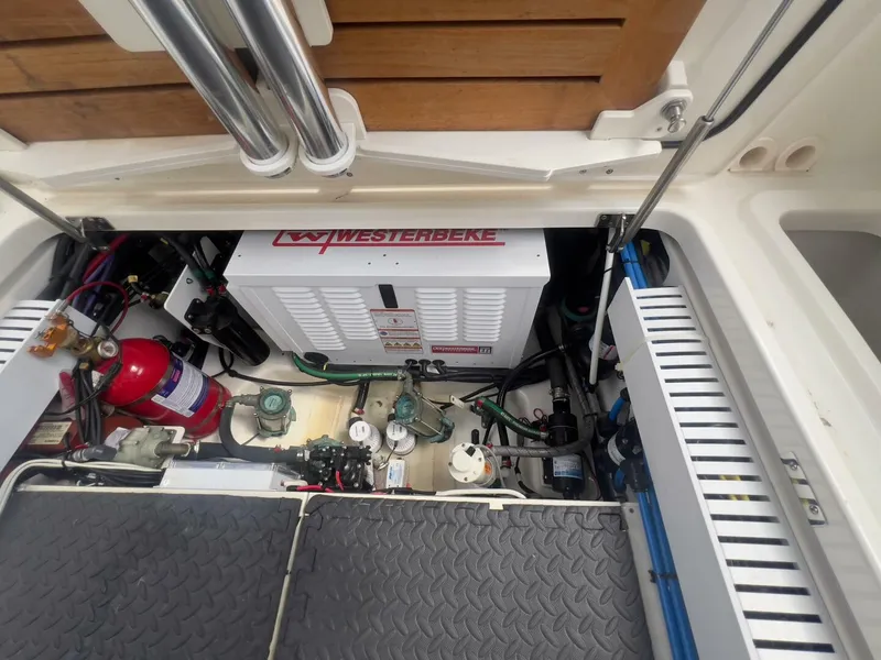 Slide: The Image of Boston Whaler Realm (SeaKeeper) 2021 - 5457906