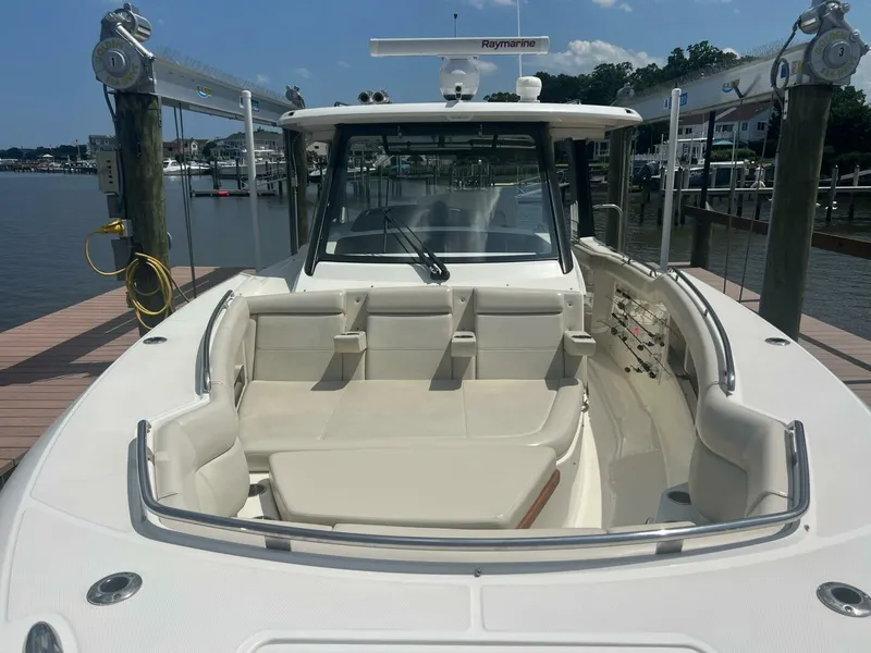 Slide: The Image of Boston Whaler Realm (SeaKeeper) 2021 - 5457998
