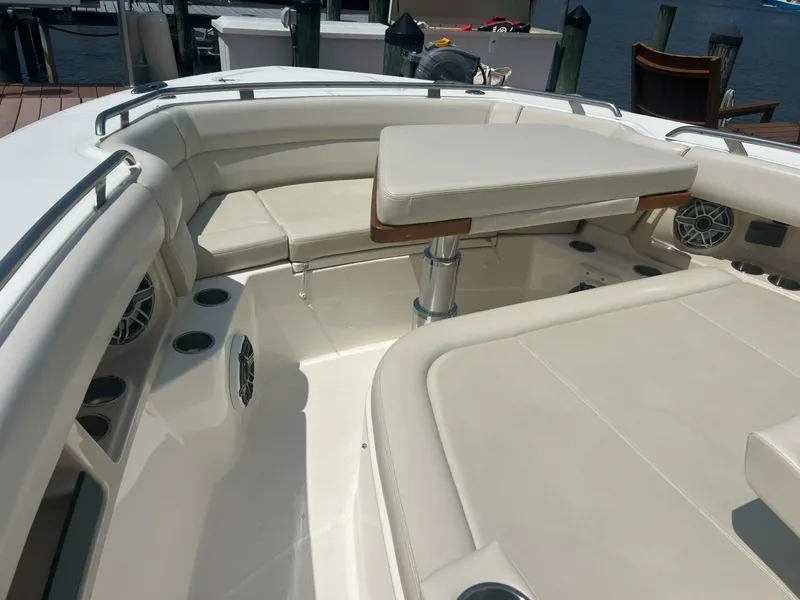 Slide: The Image of Boston Whaler Realm (SeaKeeper) 2021 - 5458000