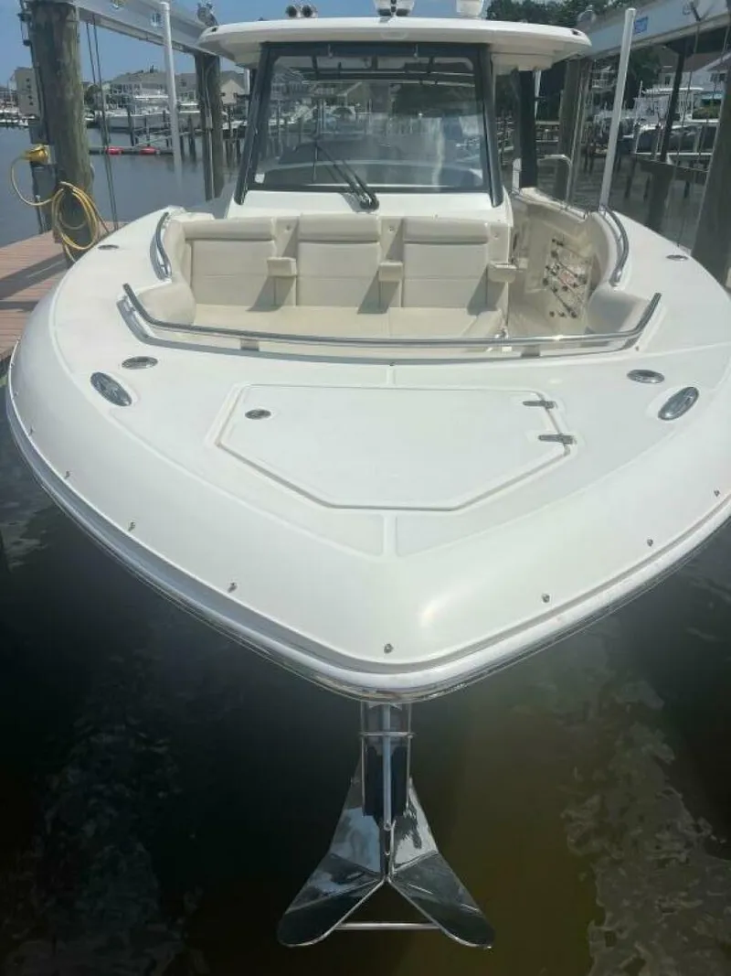 Slide: The Image of Boston Whaler Realm (SeaKeeper) 2021 - 5457999