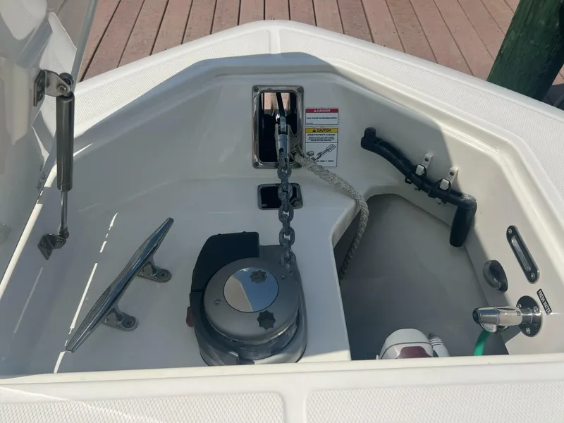 Slide: The Image of Boston Whaler Realm (SeaKeeper) 2021 - 5458001