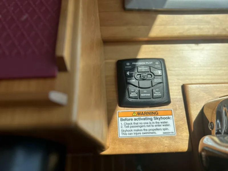 Slide: The Image of Sabre Sedan 2010 - 5459343