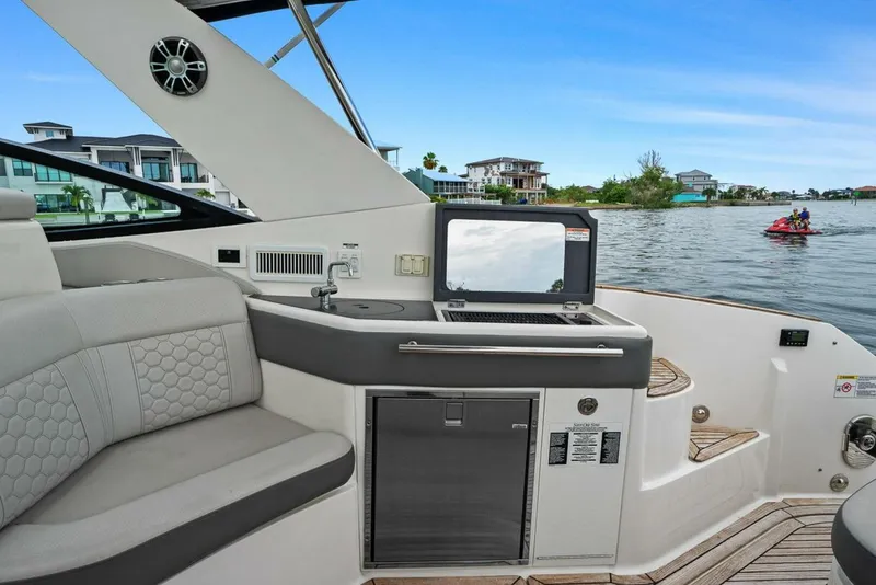 Slide: The Image of Sea Ray 320 DA-OB 2021 - 5510377