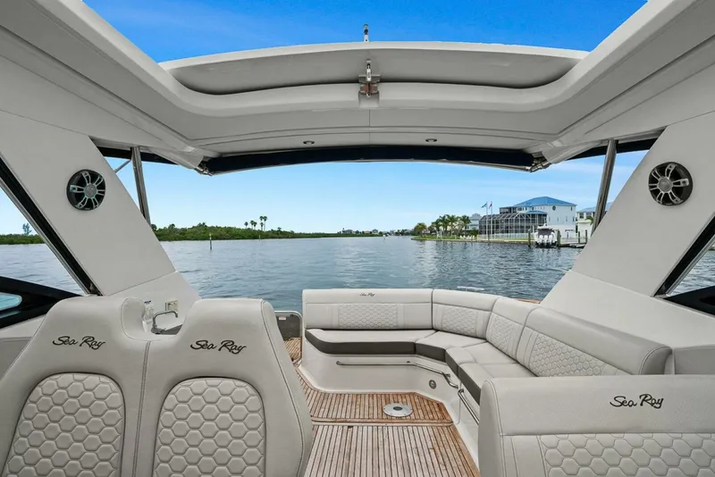 Slide: The Image of Sea Ray 320 DA-OB 2021 - 5510381