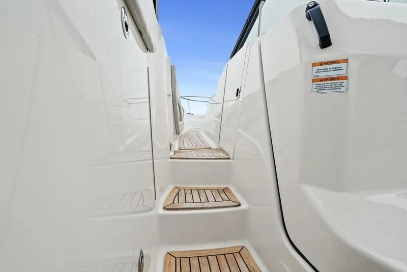 Slide: The Image of Sea Ray 320 DA-OB 2021 - 5510386