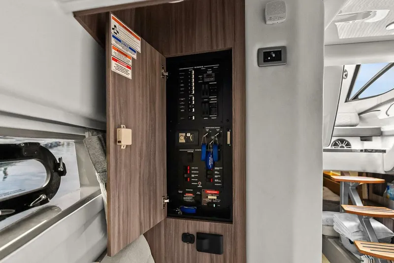 Slide: The Image of Sea Ray 320 DA-OB 2021 - 5510392