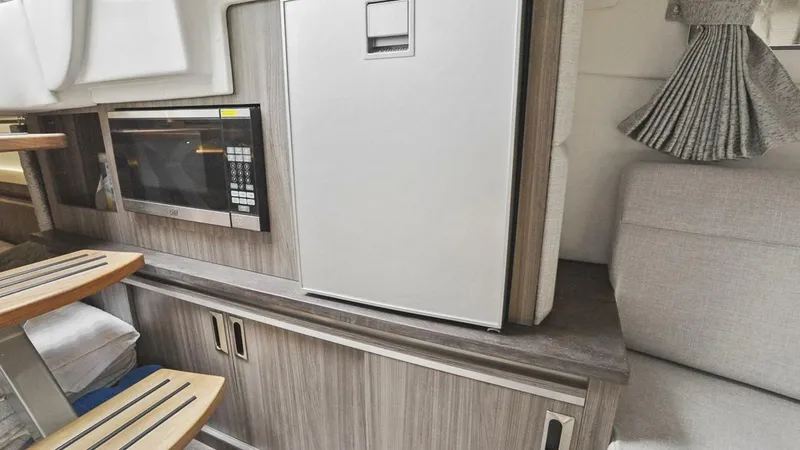 Slide: The Image of Sea Ray 320 DA-OB 2021 - 5510399