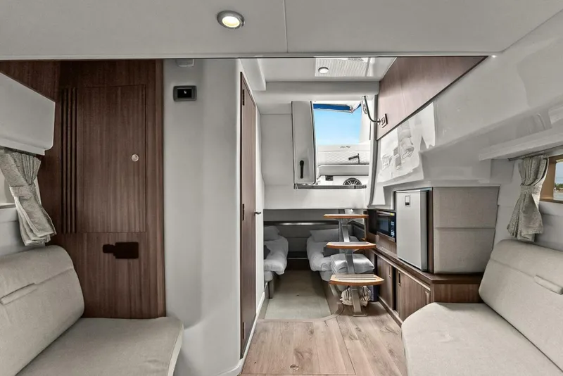 Slide: The Image of Sea Ray 320 DA-OB 2021 - 5510361