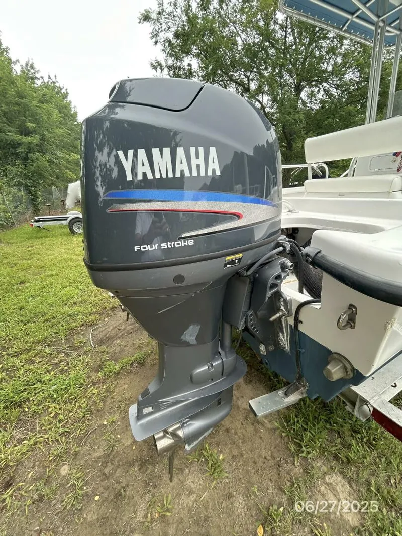 Slide: The Image of 22' Twin Vee starboard outboard2 - 5465985